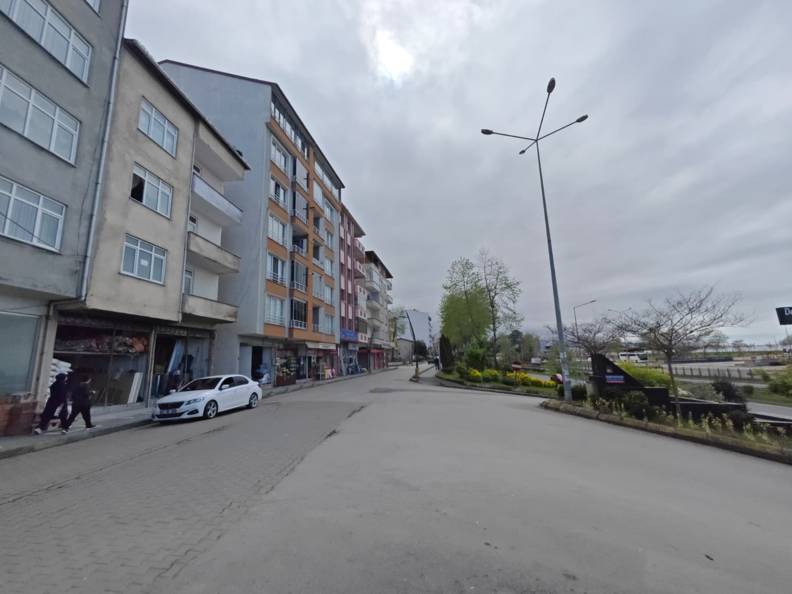 MABEL'DEN ARSİNDE BELEDİYE YAKININDA DOĞALGAZLI ASANSÖRLÜ DENİZ MANZARALI 2+1 KİRACILI DAİRE